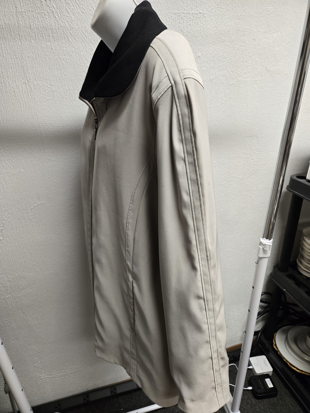 Jones New York Women's Waterproof Beige Rain Jacket - Picture 3 of 4